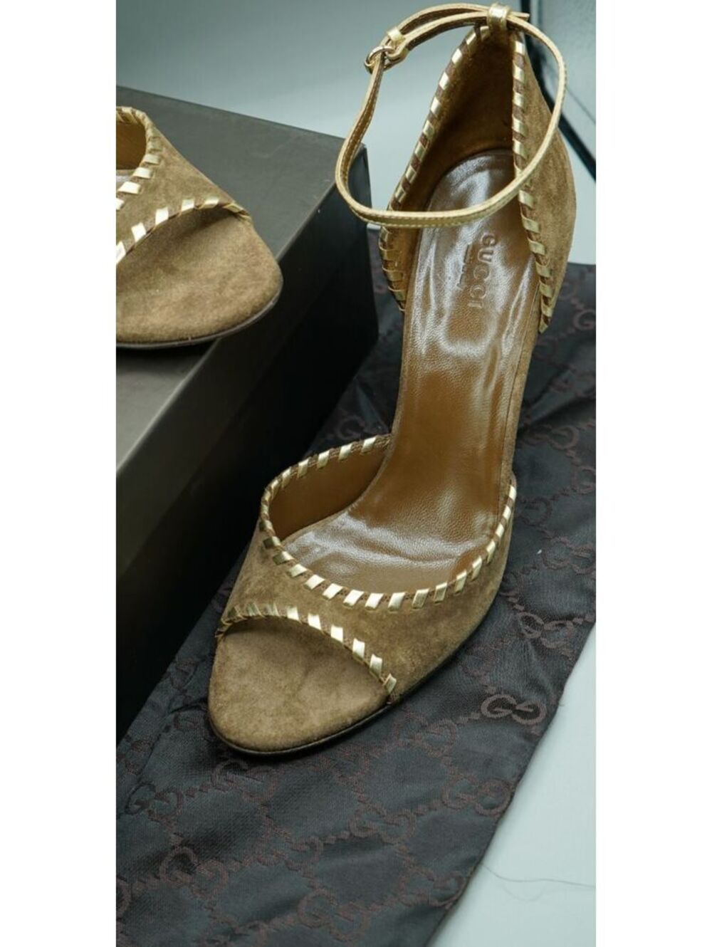 Vintage Gucci Suede Wedge Sandals Peep Toe Gold Whipstitch Ankle Strap Sz 9 B - Picture 8 of 9